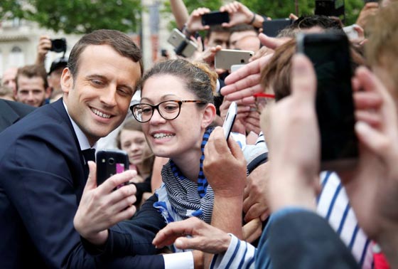 مواطن فرنسي لم يصدق ان يرد على الهاتف الرئيس ماكرون فاغلق الخط بوجهه صورة رقم 6