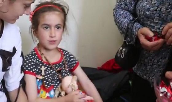  اختطفها داعش وهي في سن الثالثة!! كريستين تعود لاهلها ولا تعرفهم! صورة رقم 2