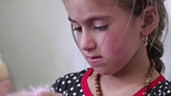  اختطفها داعش وهي في سن الثالثة!! كريستين تعود لاهلها ولا تعرفهم! صورة رقم 3