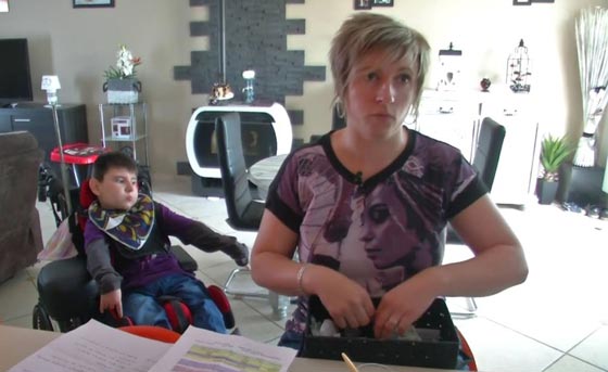 قضية مروعة.. تناول الطفل شريحة لحم مفروم فاصيب بشلل واعاقة دائمة صورة رقم 4