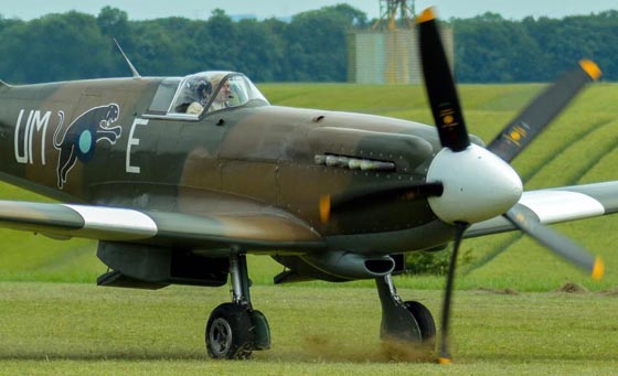 بالفيديو.. لحظة تحطم أشهر طائرة مقاتلة في التاريخ صورة رقم 4