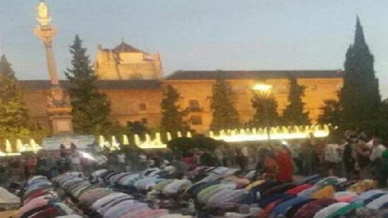 رئيس بلدية اسبانية: صلاة المسلمين امام تمثال العذراء رمز التعايش والتسامح صورة رقم 9