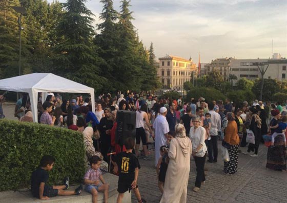 رئيس بلدية اسبانية: صلاة المسلمين امام تمثال العذراء رمز التعايش والتسامح صورة رقم 5