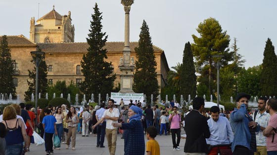 رئيس بلدية اسبانية: صلاة المسلمين امام تمثال العذراء رمز التعايش والتسامح صورة رقم 6
