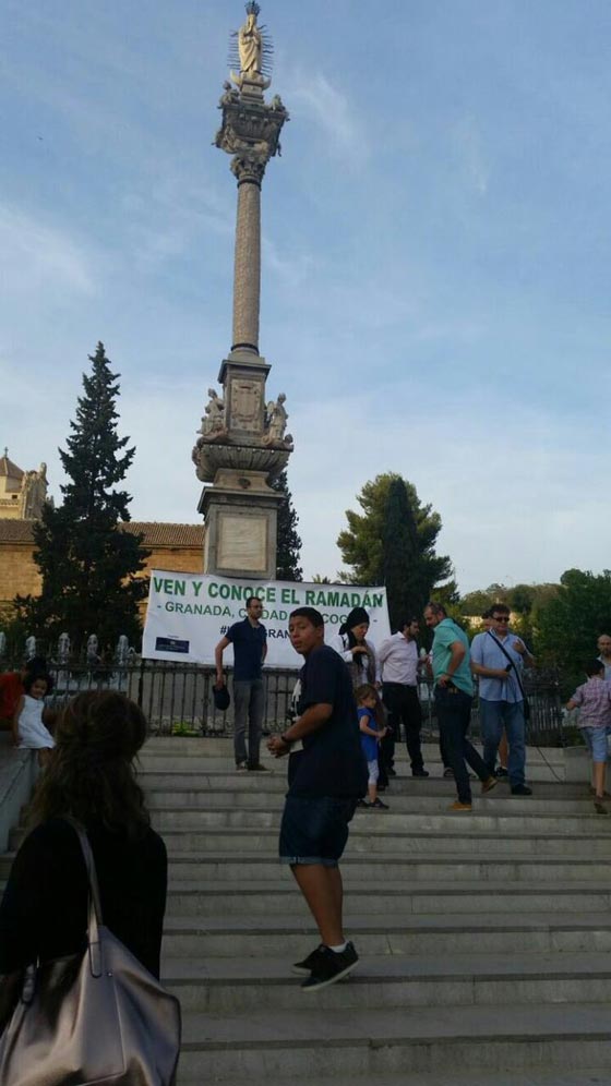 رئيس بلدية اسبانية: صلاة المسلمين امام تمثال العذراء رمز التعايش والتسامح صورة رقم 7