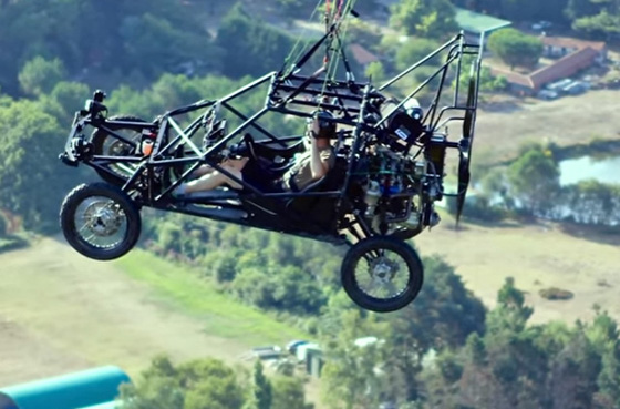 فيديو غريب: سيارة طائرة تعبر القنال الإنجليزي جوا!! صورة رقم 2