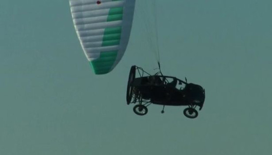 فيديو غريب: سيارة طائرة تعبر القنال الإنجليزي جوا!! صورة رقم 8