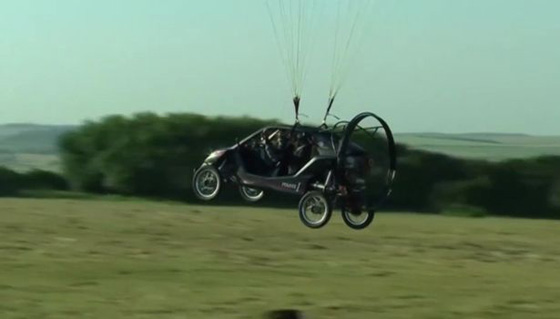 فيديو غريب: سيارة طائرة تعبر القنال الإنجليزي جوا!! صورة رقم 1