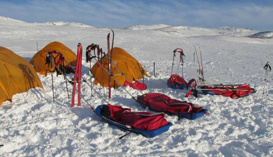  فيديو مثير: أول عربي يتسلق قمم العالم ويرفع الآذان فيها صورة رقم 5