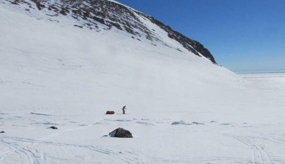  فيديو مثير: أول عربي يتسلق قمم العالم ويرفع الآذان فيها صورة رقم 6