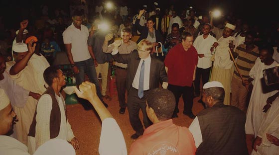 السفارة الأميركية في الخرطوم تلبي دعوة شاب سوداني على الإفطار صورة رقم 6