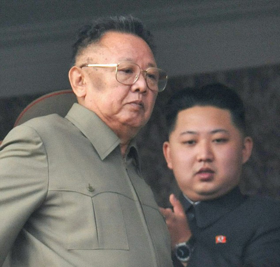 8 اشياء يستمتع بها زعيم كوريا الشمالية سرا منها التدخين والافلام صورة رقم 6