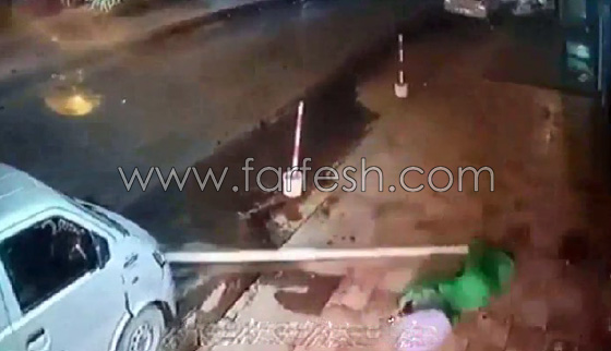 فيديو صادم.. طفل جزائري يسرق سيارة شقيقه ويدهس المارة صورة رقم 6