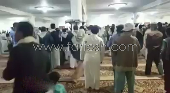 مصلون يمنيون يطردون خطيبا حاول مسلحون حوثيون فرضه عليهم بالقوة! صورة رقم 1