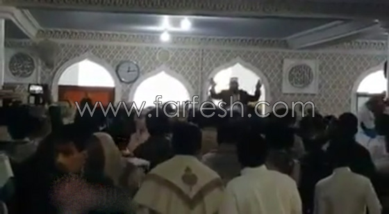 مصلون يمنيون يطردون خطيبا حاول مسلحون حوثيون فرضه عليهم بالقوة! صورة رقم 4