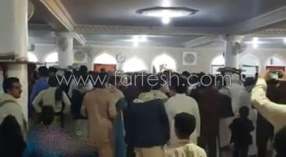 مصلون يمنيون يطردون خطيبا حاول مسلحون حوثيون فرضه عليهم بالقوة! صورة رقم 5