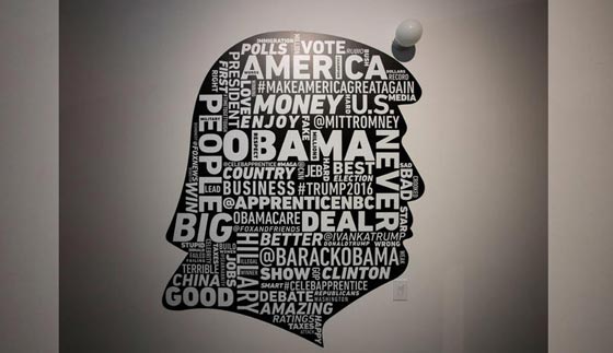 تغريدات ترامب بارزة بشكل خاص في مكتبة ساخرة انشأها برنامج كوميدي صورة رقم 2