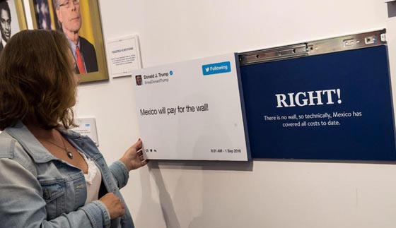 تغريدات ترامب بارزة بشكل خاص في مكتبة ساخرة انشأها برنامج كوميدي صورة رقم 4