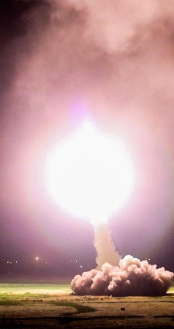 ضربة ليلة القدر الايرانية لداعش تحمل تحذيرا لامريكا: لا تلعبوا بذيل الاسد صورة رقم 1