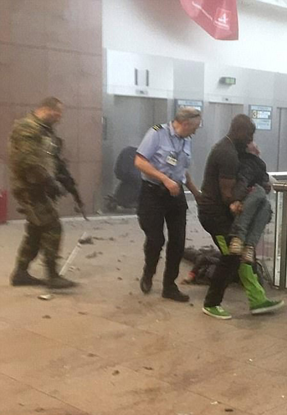 الشرطة تقتل مهاجما انتحاريا في محطة قطارات بروكسل صورة رقم 8