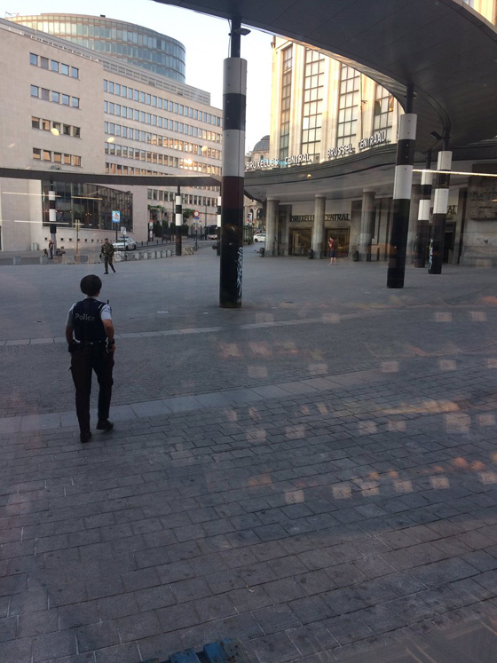 الشرطة تقتل مهاجما انتحاريا في محطة قطارات بروكسل صورة رقم 18