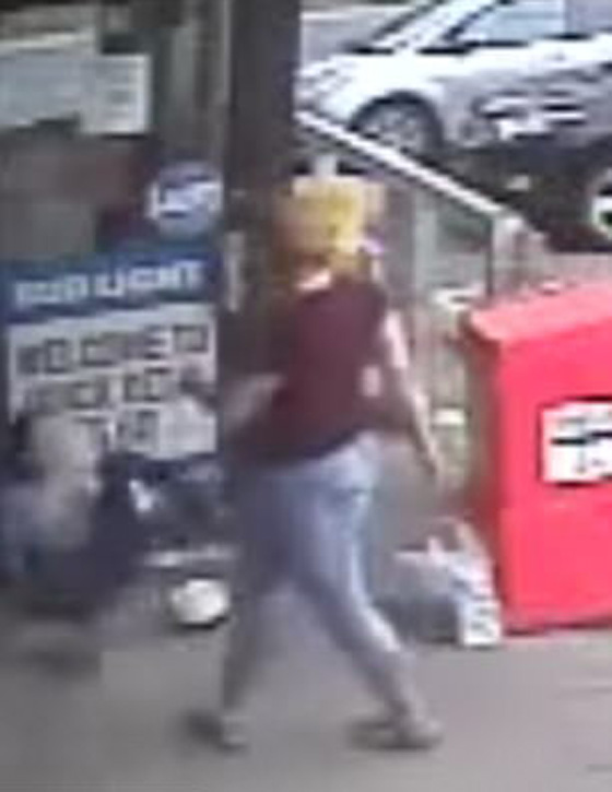 فيديو صادم.. سيدة تعتدي بعنف على فتاة والسبب..! صورة رقم 6