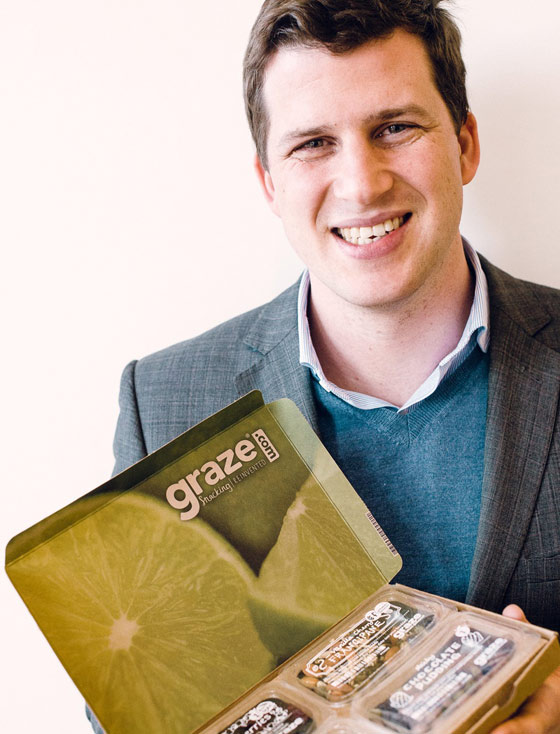 موظف صغير يدير شركة كبرى بفضل المكسرات صورة رقم 4