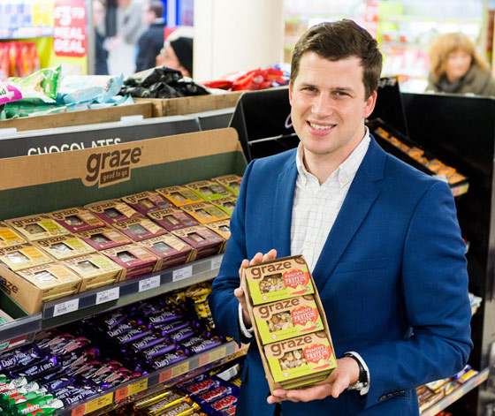 موظف صغير يدير شركة كبرى بفضل المكسرات صورة رقم 3