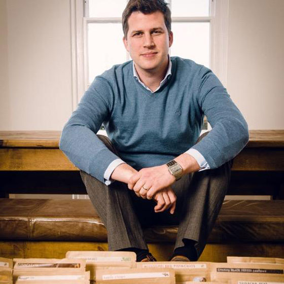 موظف صغير يدير شركة كبرى بفضل المكسرات صورة رقم 9