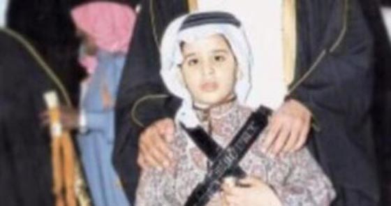 فيديو نادر لولى العهد السعودي خلال إلقاءه لمجموعة من الأبيات الشعرية فى طفولته صورة رقم 1