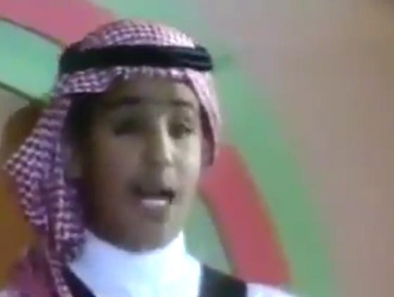 فيديو نادر لولى العهد السعودي خلال إلقاءه لمجموعة من الأبيات الشعرية فى طفولته صورة رقم 2