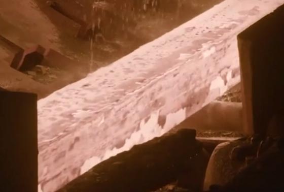 بالفيديو.. هكذا تحول هذه الأفران العملاقة الحديد لصلب ساخن صورة رقم 2