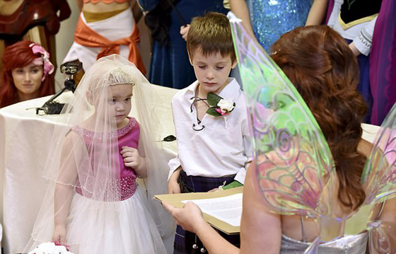 صور طفلة مريضة بالسرطان تحقق حلمها وتتزوج صديقها المقرب صورة رقم 3