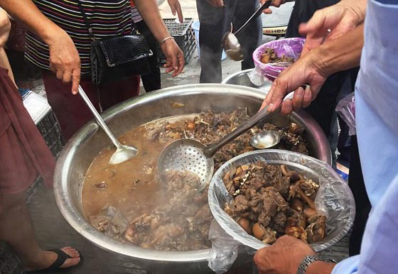 الصين: انطلاق مهرجان أكل لحوم الكلاب رغم شائعات إلغائه.. صور صورة رقم 8