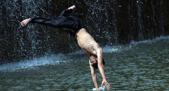 أسفلت بريطانيا يذوب.. موجة شديدة الحرارة على مناطق شاسعة بنصف الكرة الشمالي صورة رقم 2