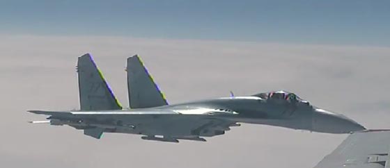 بالفيديو.. مقاتلة للناتو تقترب من طائرة وزير الدفاع الروسي صورة رقم 1