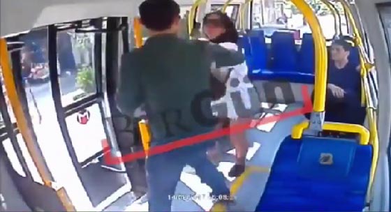 بالفيديو: إعتداء على شابة في إسطنبول بسبب ارتدائها سروالا قصيرا في رمضان صورة رقم 3