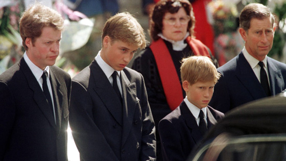 الامير هاري يصف حياة الملوكية بحوض اسماك وموت امه اثر في نفسه صورة رقم 8