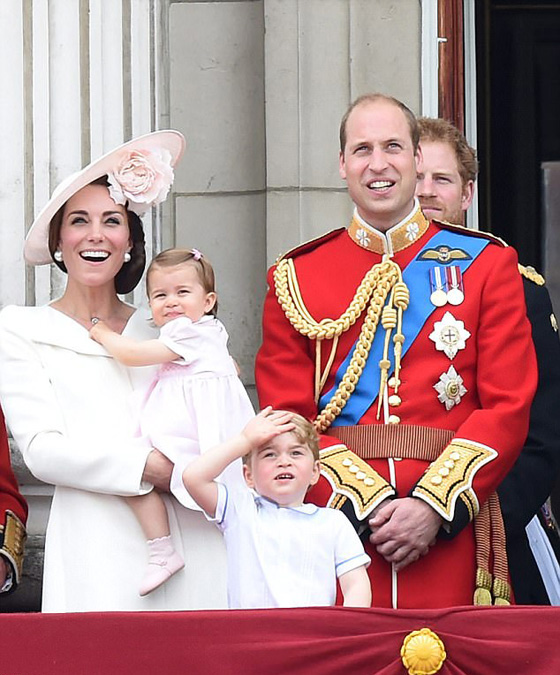 الامير هاري يصف حياة الملوكية بحوض اسماك وموت امه اثر في نفسه صورة رقم 7