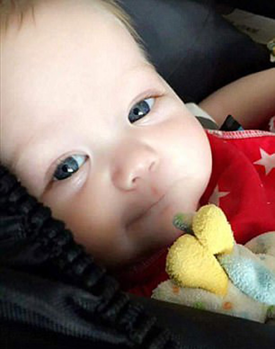  صور مرعبة: كاميرا مراقبة تلتقط صور شبح بشارك طفلا في سريره! صورة رقم 6