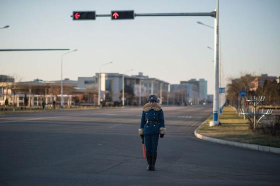 لماذا تجبر الشرطة فتيات كوريا الشمالية على التقاعد في سن 26 سنة؟ صورة رقم 13
