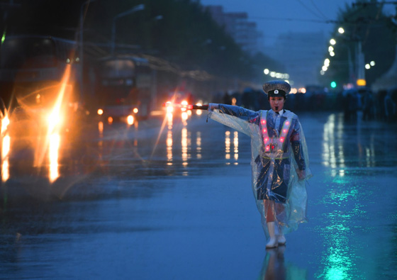 لماذا تجبر الشرطة فتيات كوريا الشمالية على التقاعد في سن 26 سنة؟ صورة رقم 18