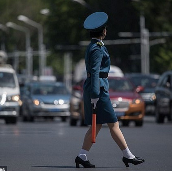 لماذا تجبر الشرطة فتيات كوريا الشمالية على التقاعد في سن 26 سنة؟ صورة رقم 23