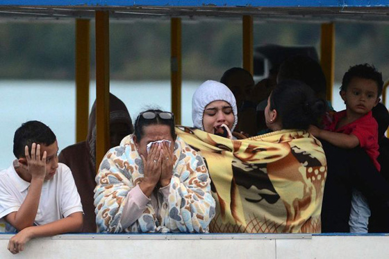  غرق سفينة على متنها 150 سائحا في كولومبيا صورة رقم 11