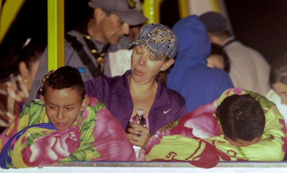  غرق سفينة على متنها 150 سائحا في كولومبيا صورة رقم 13