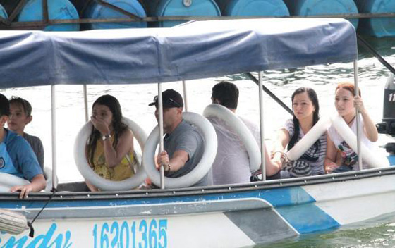  غرق سفينة على متنها 150 سائحا في كولومبيا صورة رقم 22