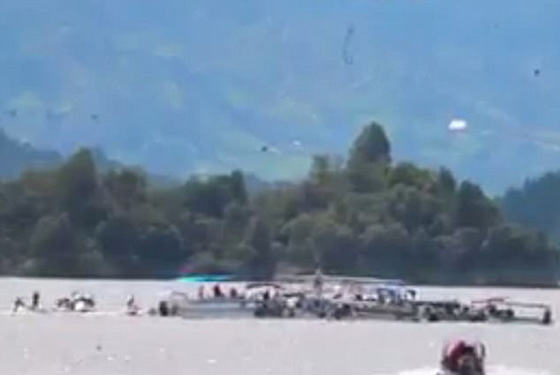  غرق سفينة على متنها 150 سائحا في كولومبيا صورة رقم 9