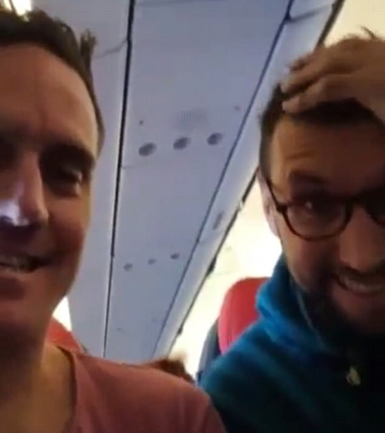 بالفيديو.. لقطات مروعة لاهتزاز طائرة في الهواء  صورة رقم 6