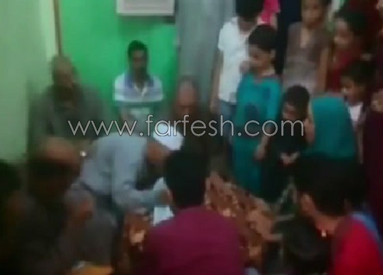 فيديو مأساوي: مأذون يفارق الحياة خلال عقده قران ابنته صورة رقم 3