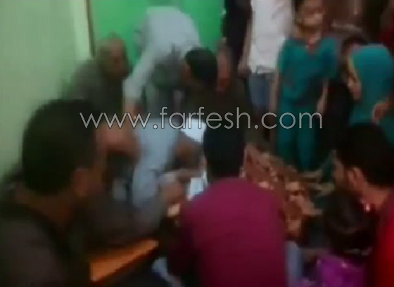 فيديو مأساوي: مأذون يفارق الحياة خلال عقده قران ابنته صورة رقم 5